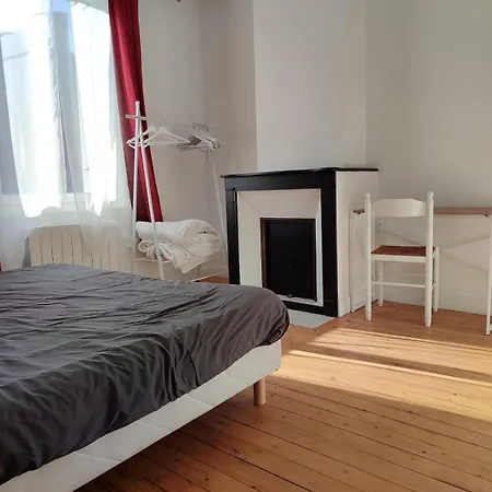 Entire - Centre - 14 Mathilda *