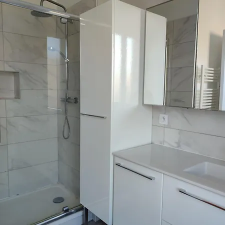 Entire - Centre - 14 Mathilda