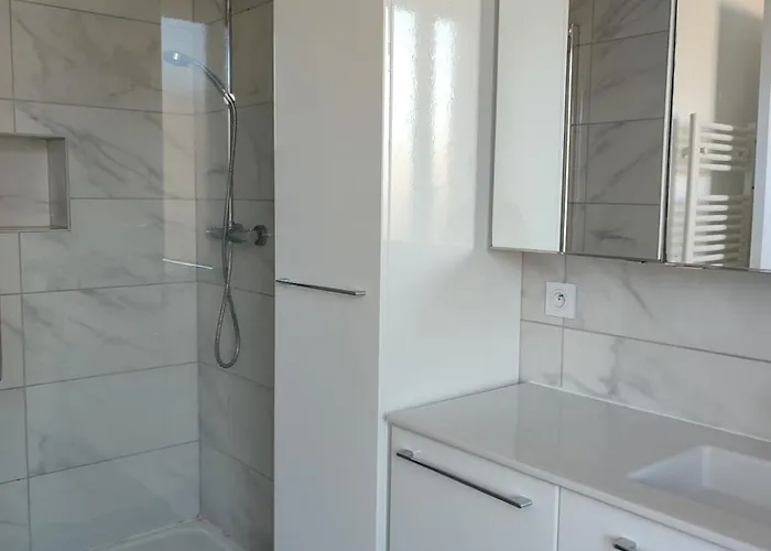 Entire - Centre - 14 Mathilda