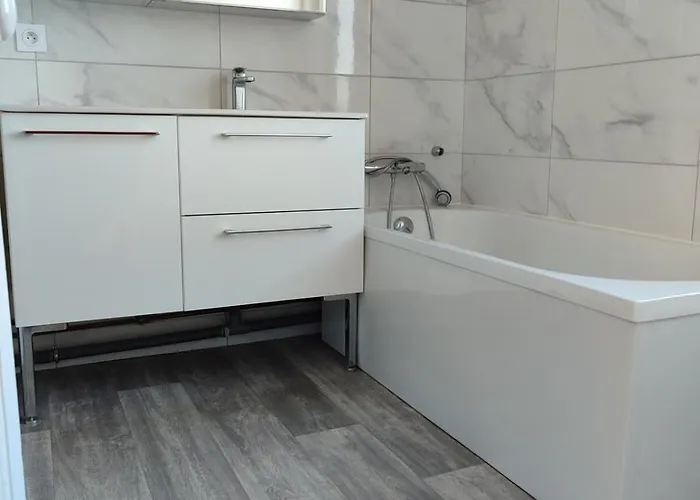 Entire - Centre - 14 Mathilda